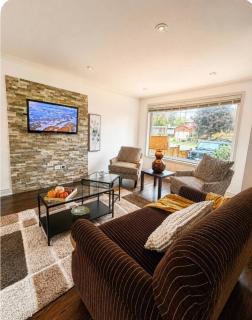 Spacious 3BR Home Parking Great Location - 0