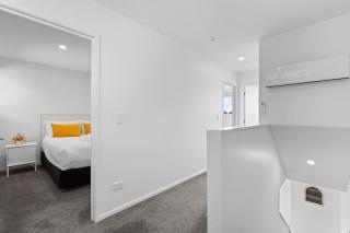 Lincoln Two Bedroom Townhouse with Courtyard and Free Parking - 9