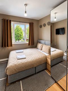 Spacious Coventry City Centre 2-Bed Apartment 2 Baths & Free Parking - 9