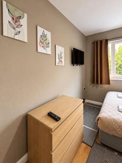 Spacious Coventry City Centre 2-Bed Apartment 2 Baths & Free Parking - 7