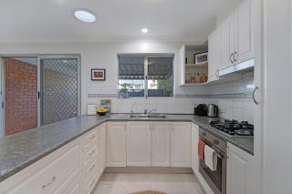 PinkDoor, Caravan Parking, Pets, Cosy Wood Fire - 1