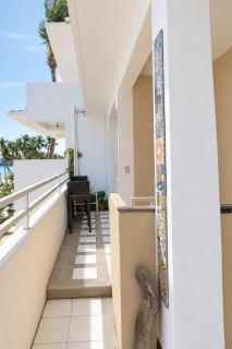 Absolute Beachfront Studio with Kitchen & Balcony - 4
