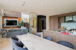 Penthouse Generous Living Spaces - 3