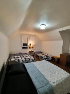 Upper floor 6450 Cedarhurst street - 8