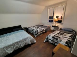 Upper floor 6450 Cedarhurst street - 2