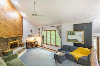 Spacious 3BR Home with 3Car Garage and Fiber Wi-Fi - 0