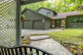 Spacious 3BR Home with 3Car Garage and Fiber Wi-Fi - 7