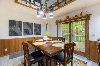Spacious 3BR Home with 3Car Garage and Fiber Wi-Fi - 3