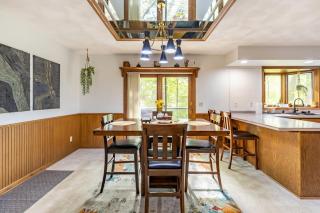 Spacious 3BR Home with 3Car Garage and Fiber Wi-Fi - 2