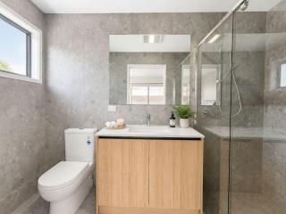 Brand new 3bd home in Sunnybank near Train Station - 2