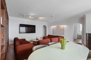 Oceanfront Retreat in Glenelg - 9