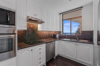 Oceanfront Retreat in Glenelg - 5