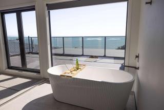 Beachfront Luxury Retreat & Sauna with Sea Views - 9