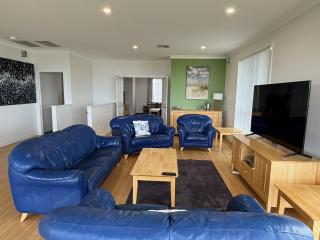Karma Waters Beach House, 100m from beach - 5