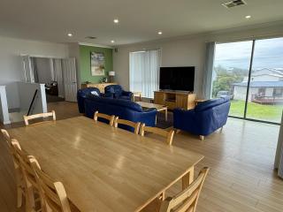 Karma Waters Beach House, 100m from beach - 3