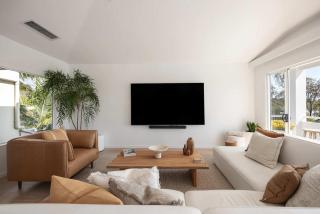 Boutique Top-Floor Riverfront Apartment with Lift - 6