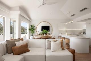 Boutique Top-Floor Riverfront Apartment with Lift - 5