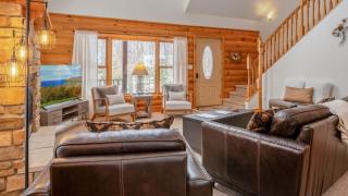 Sleepy Moose- Cozy Cabin in Sister Bay, Hot Tub, Fire Pit, Dogs! - 1
