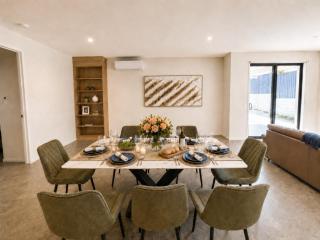 Brandnew 4bd home in Sunnybank near Train station - 0