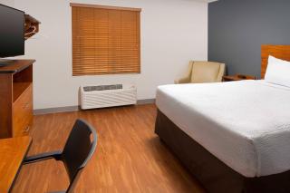 WoodSpring Suites Chicago Darien - 2