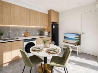 Brand-New Sunnybank Private 1BR 1BA - 0