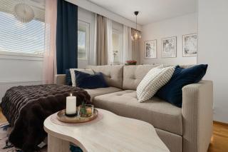 Renovated 2BR Apt with Best Location - Private Sauna & Balcony - 5