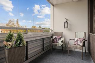 Renovated 2BR Apt with Best Location - Private Sauna & Balcony - 6