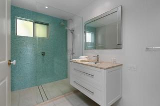 Pacific Waves Apartments - 6