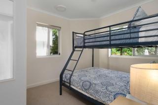 Pacific Waves Apartments - 4