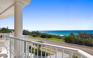 Pacific Waves Apartments - 1