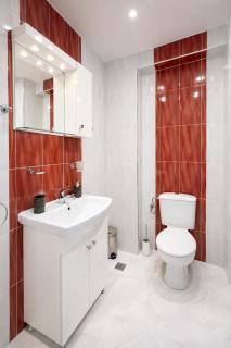 pLOVEdiv Central Apartment & Private Parking - Walk to Old Town and Main Street - 3