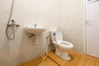 Urbanview Modern Guest House Jember - 7
