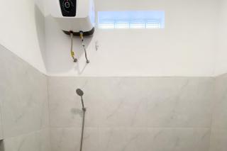 Urbanview Modern Guest House Jember - 6