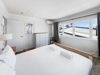 3BR Caloundra Home Walk to Beach Boat Parking - 1