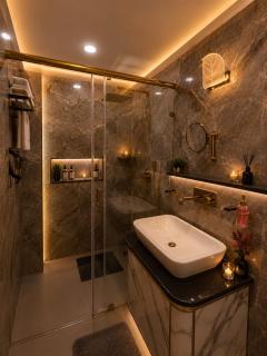 Hotel Kashi Crown - 1