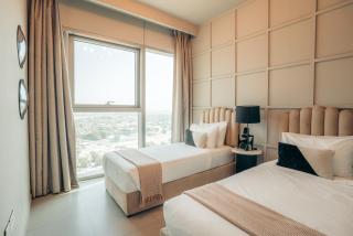 2BR Apt next to DubaiMall, pool view of Burj Khalifa - Downtown Views ll - 4