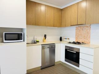 CBD 1BDR stay with Pool Spa and Free Parking - 6