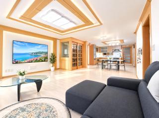 Family & Group Retreat Walk to Hongdae, 4BR, 2BA - 9