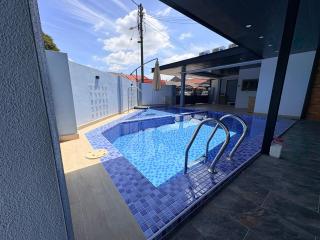 10 pax Acacia Staycation Corner Lot House - 1