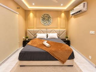 Luxury 1-Bedroom Apartment in Gulberg III with Pool - 4