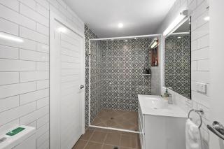 Woody Grove - Grand 7 Bedroom Mapleton Home! - 2