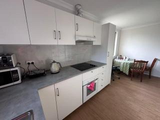 Room 1 Bright Spacious Room Walk to Shops - 2