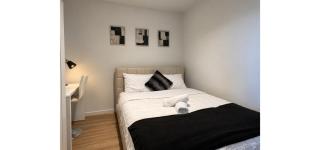 Elegant 2-Bedroom CBD Apartment with Pool, Gym and City Views - 2