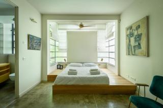 Spacious Green 3BR Apt w Balcony in City Center - 9
