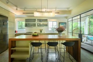 Spacious Green 3BR Apt w Balcony in City Center - 5