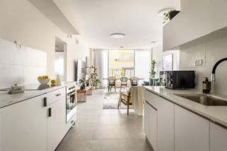Spacious Bright 3BR Apartment - 4
