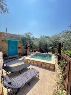 Pool Guesthouse in Kfifan - 0