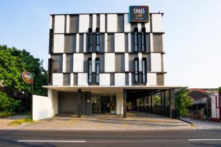 Sans Vibes Hotel Damai Yogyakarta - 9