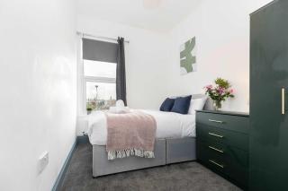 Spacious 4-Bed Home 2 Bath Parking Darlington - 5