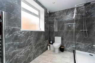 Spacious 4-Bed Home 2 Bath Parking Darlington - 6